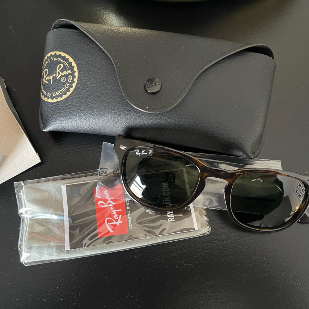 Brand new Ray Ban wayfarer polarized sunglasses